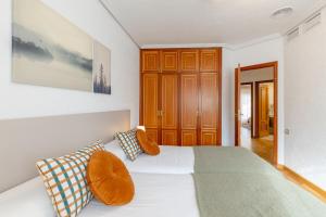A bed or beds in a room at Fidalsa Paradise Pines