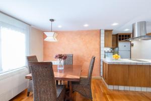 A kitchen or kitchenette at Fidalsa Paradise Pines