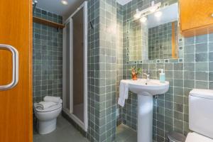 A bathroom at Fidalsa Paradise Pines