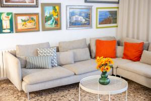 A seating area at Fidalsa Paradise Pines