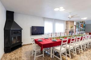 A television and/or entertainment centre at Fidalsa Paradise Pines
