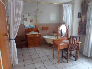 Koupelna v ubytování Villa La Corrie GUEST LODGE + 22 fotografií