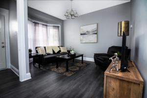 Χώρος καθιστικού στο Cozy 1 bedroom Apartment near the Falls +20 φωτογραφίες