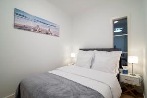 En eller flere senge i et værelse på Slotvin Apartments