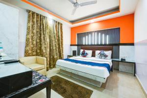 Postel nebo postele na pokoji v ubytování Hotel Shri Vinayak in City Centre at New Delhi Railway Station-By RCG Hotels