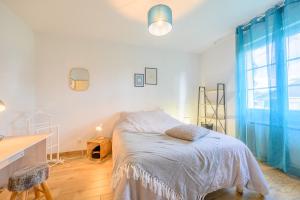 Postel nebo postele na pokoji v ubytování Maison plain pied