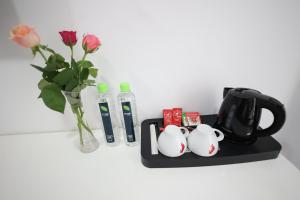 Příslušenství pro přípravu čaje a kávy v ubytování Hotel Soimul
