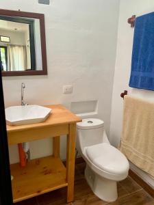 Een badkamer bij Peaceful Hideaway
