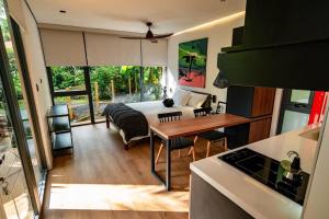 a room with a bed and a kitchen with a table at Tiny House by HYTTE HOMES in Panama City
