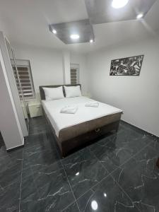 Rúm í herbergi á Sobe i Apartmani Casa Mia
