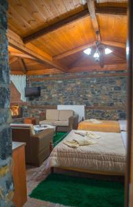 Postel nebo postele na pokoji v ubytování Ξενώνας Σκαλοπάτια