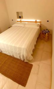 a bedroom with a large white bed in a room at Massì bnb in Locorotondo