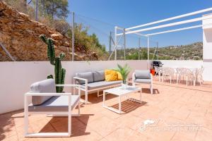 Fotografie z fotogalerie ubytování Villa Senia, close to Sitges with private pool v destinaci Olivella