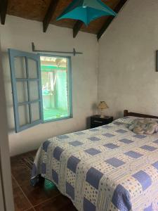 a bedroom with a bed and a window at Techos Amarillos II in Aguas Dulces