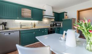 Küche/Küchenzeile in der Unterkunft Bernsteinbad Koserow - Haus Fünf Elemente Ferienwohnung Feuer