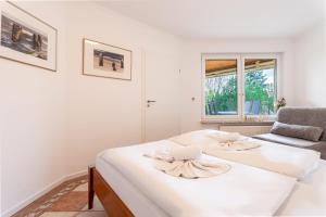Katil atau katil-katil dalam bilik di Bernsteinbad-Koserow-Haus-Fuenf-Elemente-Ferienwohnung-Luft