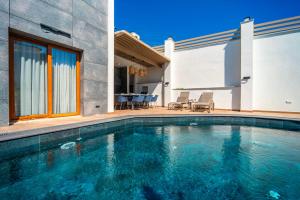 Πισίνα στο ή κοντά στο ViLLA ARHAN +79 φωτογραφίες