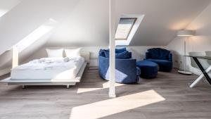 Voodi või voodid majutusasutuse Bernsteinbad-Koserow-Haus-Fuenf-Elemente-Ferienwohnung-Wasser toas