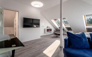 Televiisor ja/või meelelahutuskeskus majutusasutuses Bernsteinbad-Koserow-Haus-Fuenf-Elemente-Ferienwohnung-Wasser