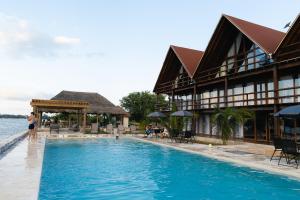 Bazén v ubytování Riverside Hotel Chachalacas nebo v jeho okolí