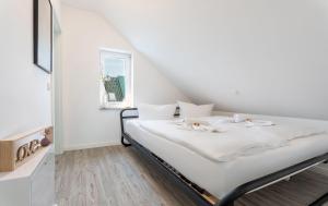 Postel nebo postele na pokoji v ubytování Ostseebad-Zinnowitz-Kuschelige-Ferienwohnung-Wolken