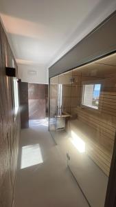 Ένα μπάνιο στο Bluehill Sitges