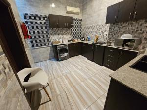 Nhà bếp/bếp nhỏ tại Atlantic Experiences, Garki, Abuja