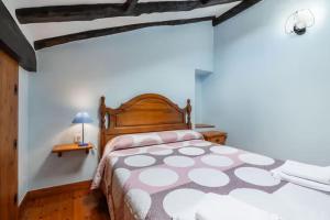 Postel nebo postele na pokoji v ubytování La Jomeruca ,espaciosa casa rural cerca de playa y montaña
