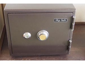 a metal box with a key safe on it at Hotel Zekkei no Yakata - Vacation STAY 47574v in Takagi