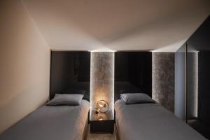 Postel nebo postele na pokoji v ubytování UpArt Home & Spa