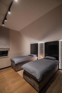 Postel nebo postele na pokoji v ubytování UpArt Home & Spa
