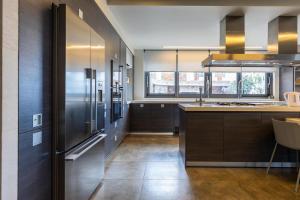 Η κουζίνα ή μικρή κουζίνα στο Blue Horizon Villa +29 φωτογραφίες