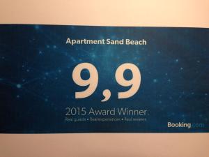 un cartel para el ganador de la playa de arena aanu en Apartment Sand Beach, en Opatija