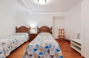 Postel nebo postele na pokoji v ubytování La Jomeruca ,espaciosa casa rural cerca de playa y montaña