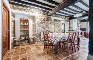 Posezení v ubytování La Jomeruca ,espaciosa casa rural cerca de playa y montaña