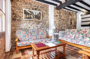 Posezení v ubytování La Jomeruca ,espaciosa casa rural cerca de playa y montaña
