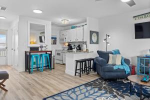 Kuchyň nebo kuchyňský kout v ubytování Sandpiper Cove Unit 8207 Updated Studio In Destin FL