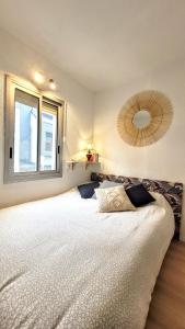 Postel nebo postele na pokoji v ubytování Appartement au coeur du village de Saint-Lary-Soulan 2 personnes