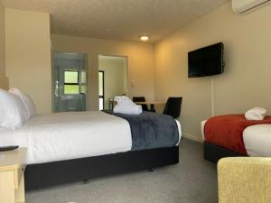 Postel nebo postele na pokoji v ubytování Balmoral Motel + 37 fotografií