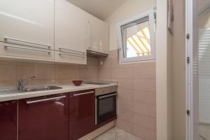 Kuchyňa alebo kuchynka v ubytovaní Apartment Daniela