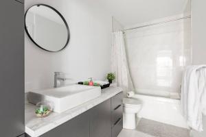 Koupelna v ubytování Logement neuf, spacieux