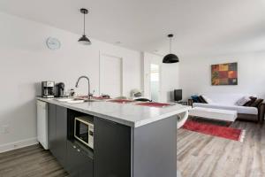 Kuchyň nebo kuchyňský kout v ubytování Logement neuf, spacieux