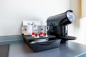 Příslušenství pro přípravu čaje a kávy v ubytování ATLANTIC Hotel Vegesack