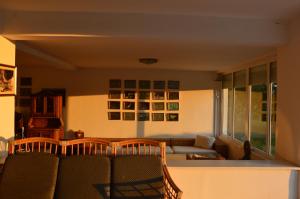 Χώρος καθιστικού στο Vila Lac - Ecohotel - Domeniul Sarulesti by the Lake