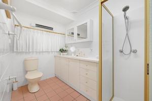 Ένα μπάνιο στο Vincentia Beach Bungalow Your Coastal Escape +16 φωτογραφίες