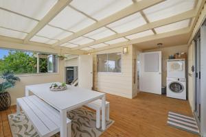 Φωτογραφία από το άλμπουμ του Vincentia Beach Bungalow Your Coastal Escape σε Vincentia