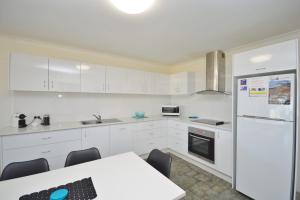 Köök või kööginurk majutusasutuses Kalbarri Waters B - Kalbarri, WA