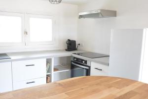 Kuchyň nebo kuchyňský kout v ubytování Appartement modulable