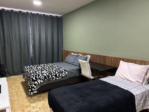 Ένα ή περισσότερα κρεβάτια σε δωμάτιο στο Apartamento moderno e estiloso no Centro