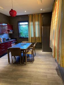 a kitchen with a table and chairs and a refrigerator at charmante villa de luxe à Marrakech in Marrakesh